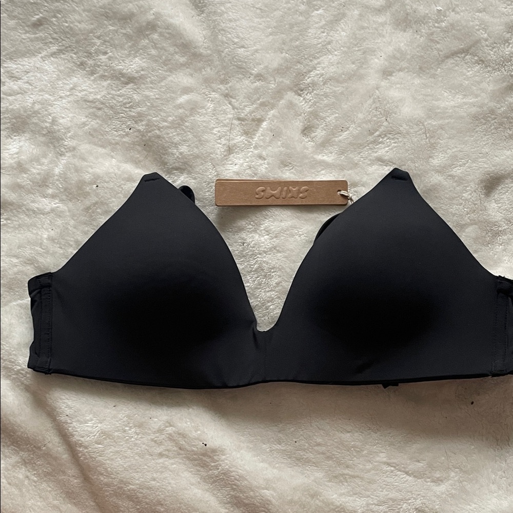 SKIMS WIRELESS FORM MATERNITY NURSING BRA. SIZE 34A
